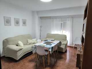 SE ALQUILA HABITACION EN SANTA ROSA