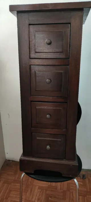 Mueble de dormitorio con 4 cajones