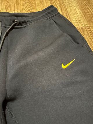 Pantalones Nike NOCTA Negros y Dorados