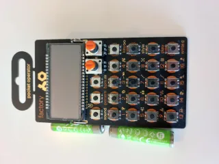 Teenage Engineering PO-16 Factory. Sintetizador