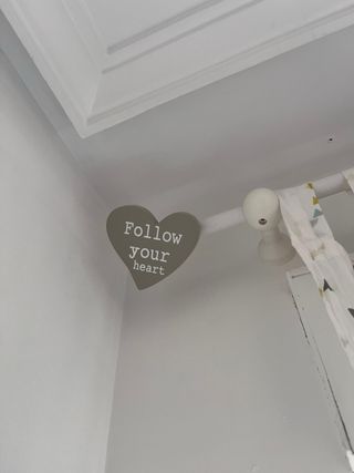 Barra cortina con apliques y cortina