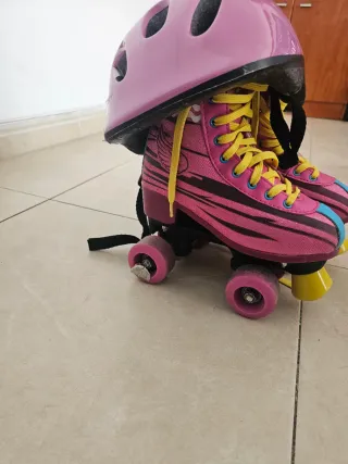 Patines y Casco Rosa Disney