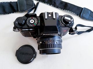 Cámara Chinon CE-5 con objetivo Pentax 50mm