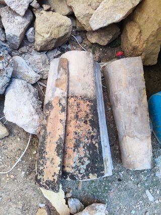 Tejas árabes curvas antiguas de arcilla