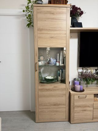 Mueble de salón madera y cristal