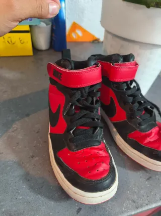 Zapatillas Nike niño rojas y negras