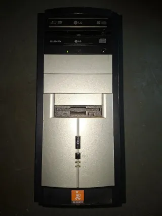 Ordenador viejo para piezas.