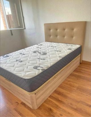 Letto nuovo con testiera bianca