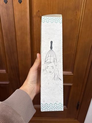 Masajeador de cabeza con mango de madera
