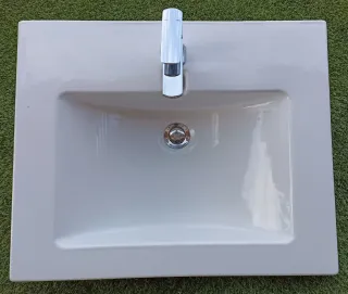 Lavabo rectangular de cerámica