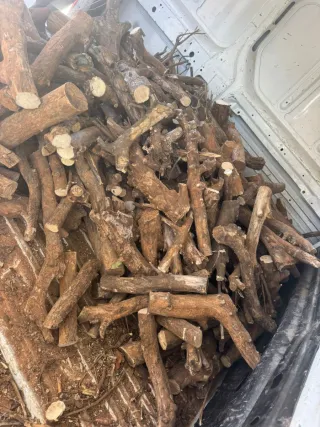 Leña para chimenea o barbacoa