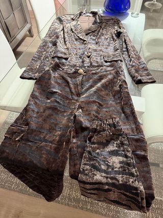 Traje de chaqueta y pantalón estampado