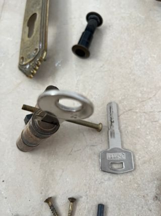 Picaporte y herrajes para puertas