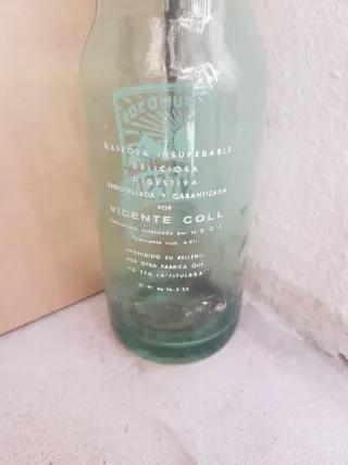 Botella antigua Espumosos Montesol Liria