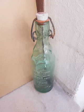 Botella antigua Espumosos Montesol Liria