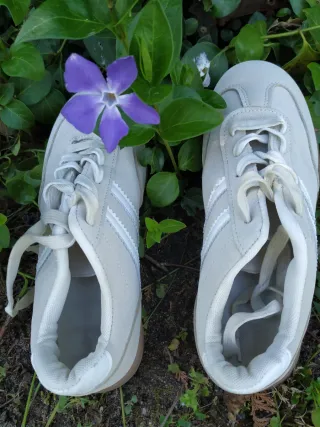 Tenis Playeras Beige y Blanco