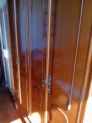 Armario de madera está en Galicia