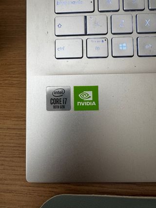 Asus VivoBook i7 16GB RAM Plata