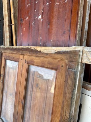 Ventana de madera con contraventana