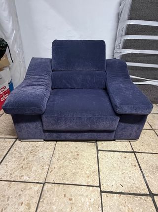 Sillón de salón azul de terciopelo
