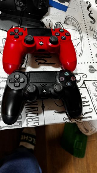 Consola PS4 (PlayStation 4)1 TB + 2 mandos