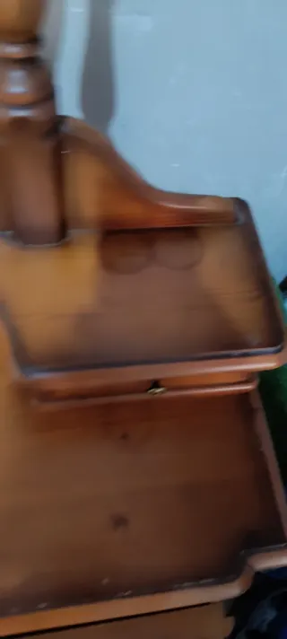 Cómoda de madera retro con espejo