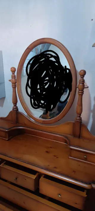 Cómoda de madera retro con espejo