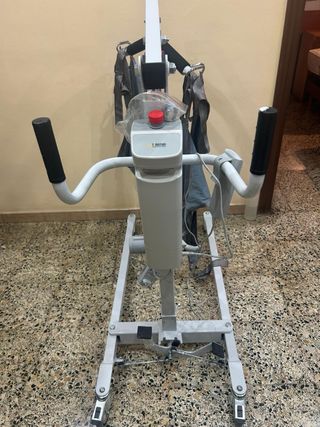 Grúa eléctrica arKimed 135 para enfermos y mayores