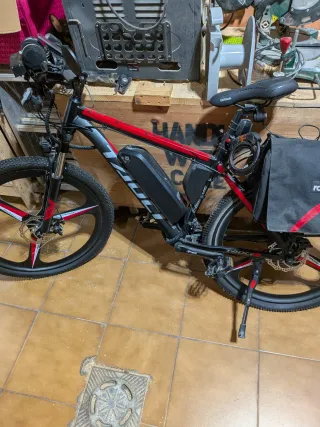 Bicicleta de montaña con luces