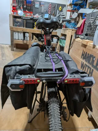 Bicicleta de montaña con luces