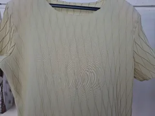 Blusa T verde Talla 50.  Medidas en descripción