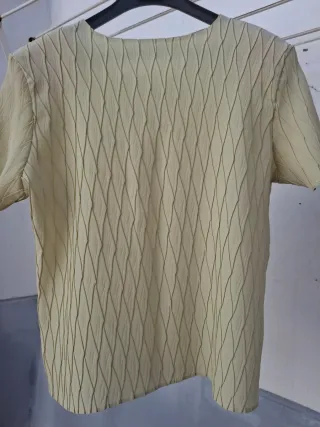 Blusa T verde Talla 50.  Medidas en descripción