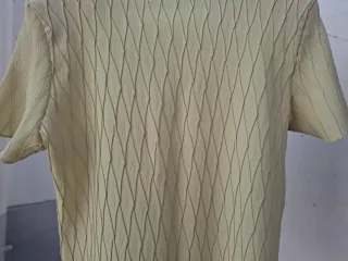 Blusa T verde Talla 50.  Medidas en descripción