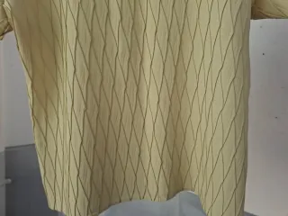 Blusa T verde Talla 50.  Medidas en descripción