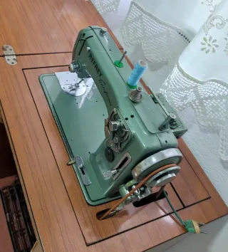 Máquina de coser Refrey Transforma 427