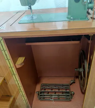 Máquina de coser Refrey Transforma 427