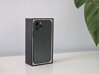 iPhone 11 Pro 256GB + Cable de carga.