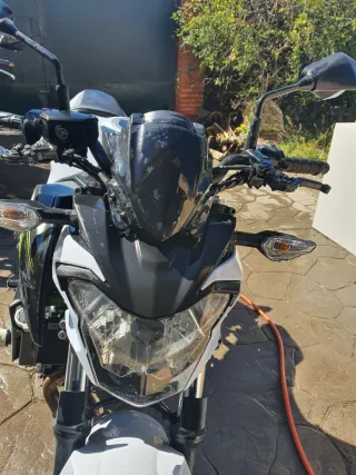 Kawasaki 650Z Naked Blanca y Verde