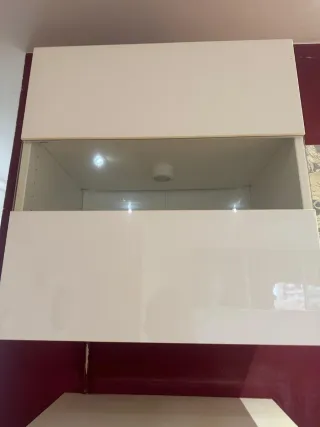 Mueble TV(180x40x44) y vitrinas(60x41x64)