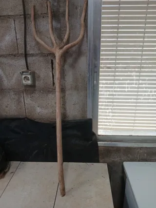 Rastrillo de madera viejo