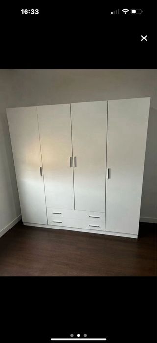Armario blanco de madera nuevo