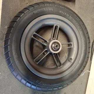 Llanta 10x2 con neumático patinete eléctrico