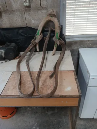 Yugo de madera para mulas de trabajo