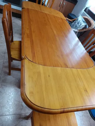 Mesa de comedor o cocina de madera