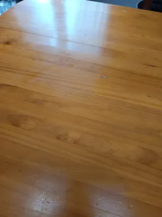 Mesa de comedor o cocina de madera