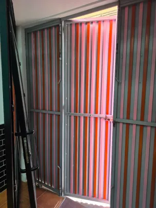 Portón metálico 4 hojas para garaje/local