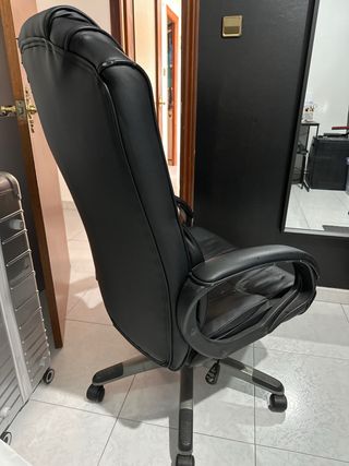 Silla de oficina negra