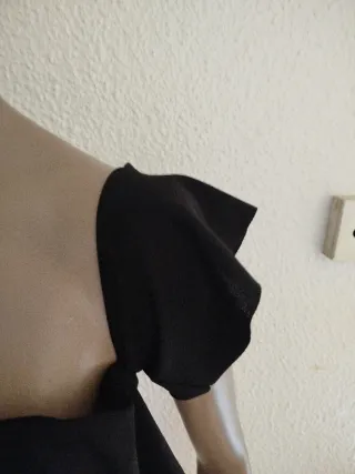 Top corto negro con volantes Talla S