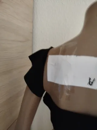 Top corto negro con volantes Talla S