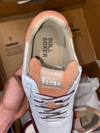 Zapatillas Bullboxer Blancas y Rojas